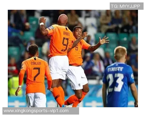 红发足球明星的崛起与挑战：从赛场到人生的独特故事