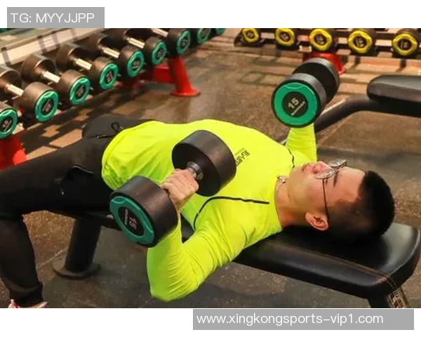 耐克传奇足球鞋与顶级前锋球星的完美结合展现速度与力量的极致魅力